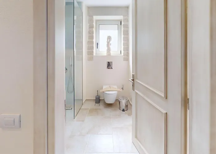 فيلة Lumidana خانيا